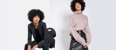  Female model wearing a light pink sweater with shine by HUGO