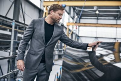 Behind-the-scenes images of HUGO BOSS boat construction