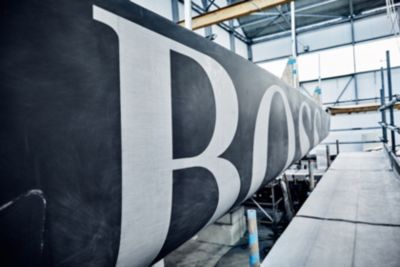 Behind-the-scenes images of HUGO BOSS boat construction