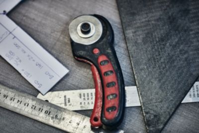 Behind-the-scenes images of HUGO BOSS boat construction