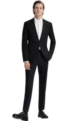 Schwarzes Sakko, Hose und hochgeschlossenes, wei&szlig;es Hemd f&uuml;r Herren von BOSS
