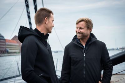 Alex Thomson meets Henrik Stensonon HUGO BOSS boat