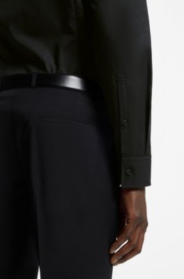 Slim-Fit Hemd aus b&uuml;gelleichter Baumwoll-Popeline, Schwarz