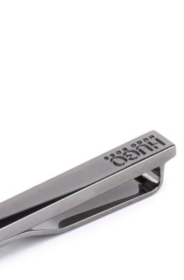 Fix-fastening tie clip with engraved logo