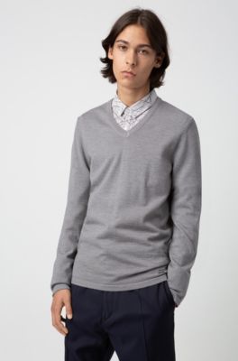 Slim-fit V-neck sweater in Merino wool