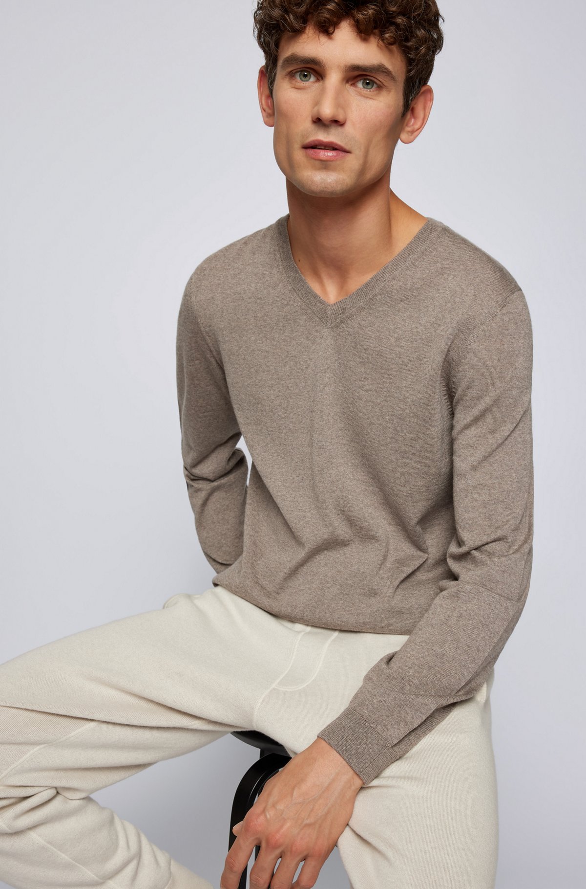V-neck sweater in mulesing-free wool, Light Brown