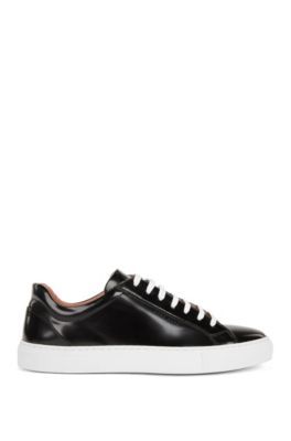 Low-top trainers in brush-off leather