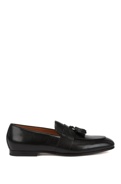 Italian-made loafers in goat leather with tassel trim, Black
