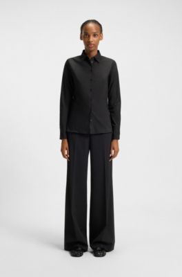 Slim-Fit Bluse aus b&uuml;gelleichter Popeline, Schwarz