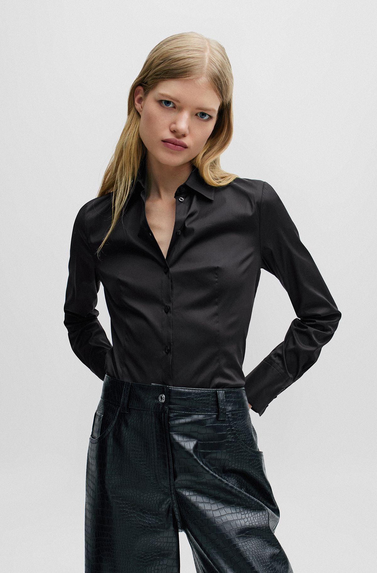 Slim-fit blouse van gemakkelijk te strijken popeline, Zwart