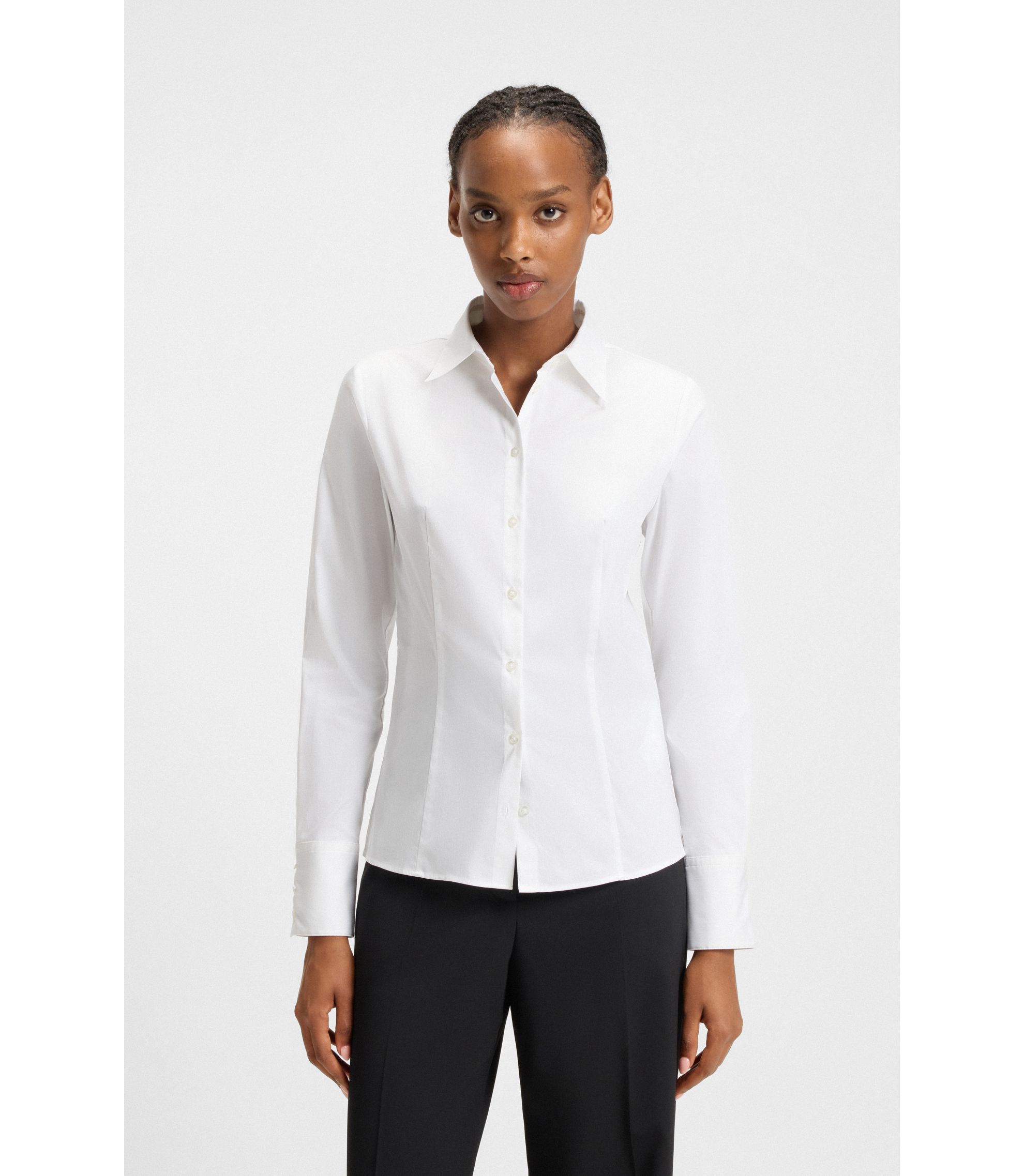 Slim-Fit Bluse aus bügelleichter Popeline