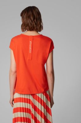 hugo boss tag on sleeve