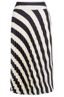 A-line pleated skirt with block-stripe 