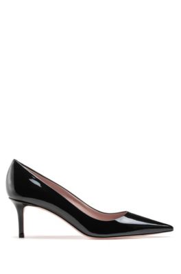 pumps in patent leather with pointed toe