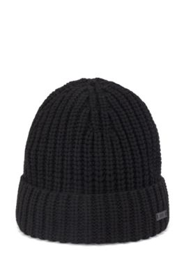 Chunky-knit beanie hat with logo badge
