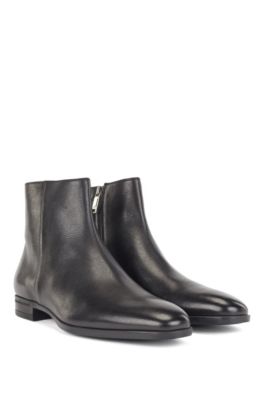 Zipped ankle boots in vegetable-tanned 