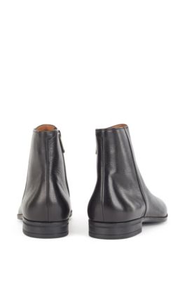Zipped ankle boots in vegetable-tanned 
