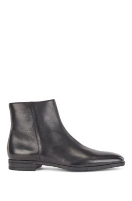 Zipped ankle boots in vegetable-tanned 