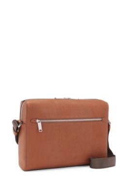Messenger bag in grained Italian leather