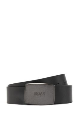 Leather belt with structured plaque buckle