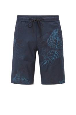 Short Slim Fit en tissu léger à imprimé végétal