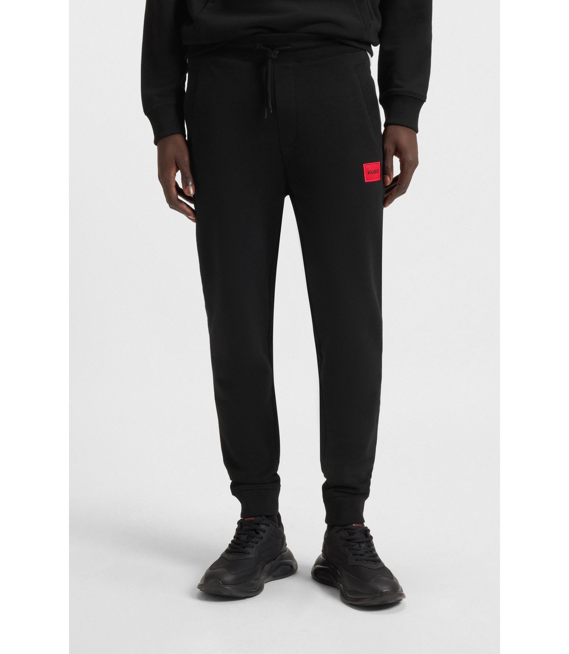 Jogginghose aus Baumwoll-Terry mit rotem Logo-Label