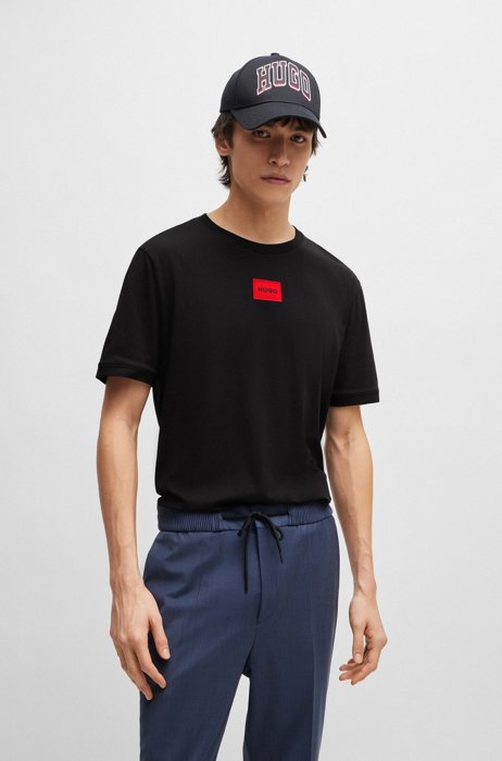 Regular-Fit T-Shirt aus Baumwolle mit rotem Logo-Etikett, Schwarz
