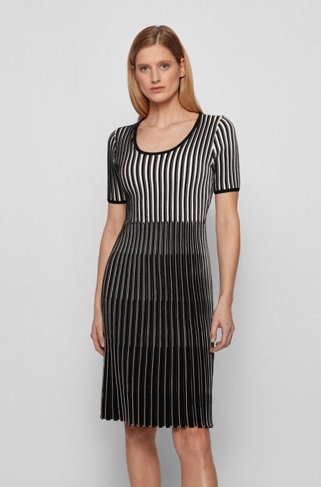 Short-sleeved knitted dress in mixed structures, Patterned