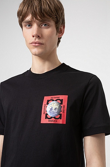 胸前饰有艺术图案的常规版型 Recot²® 棉质 T 恤,  001_Black
