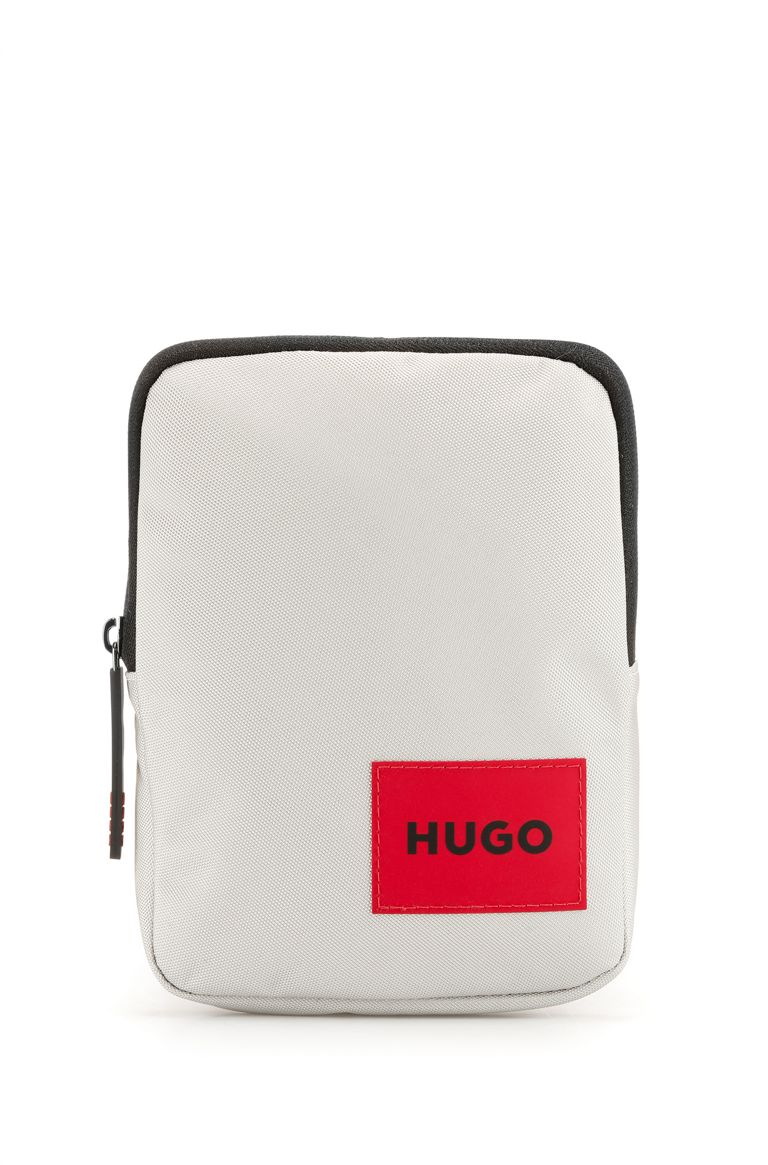 hugoboss.com | Reporter-Tasche aus recyceltem Nylon mit rotem Logo-Label