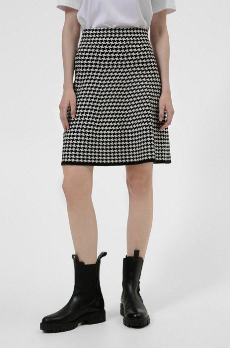 Knitted skirt with houndstooth motif, Black Patterned