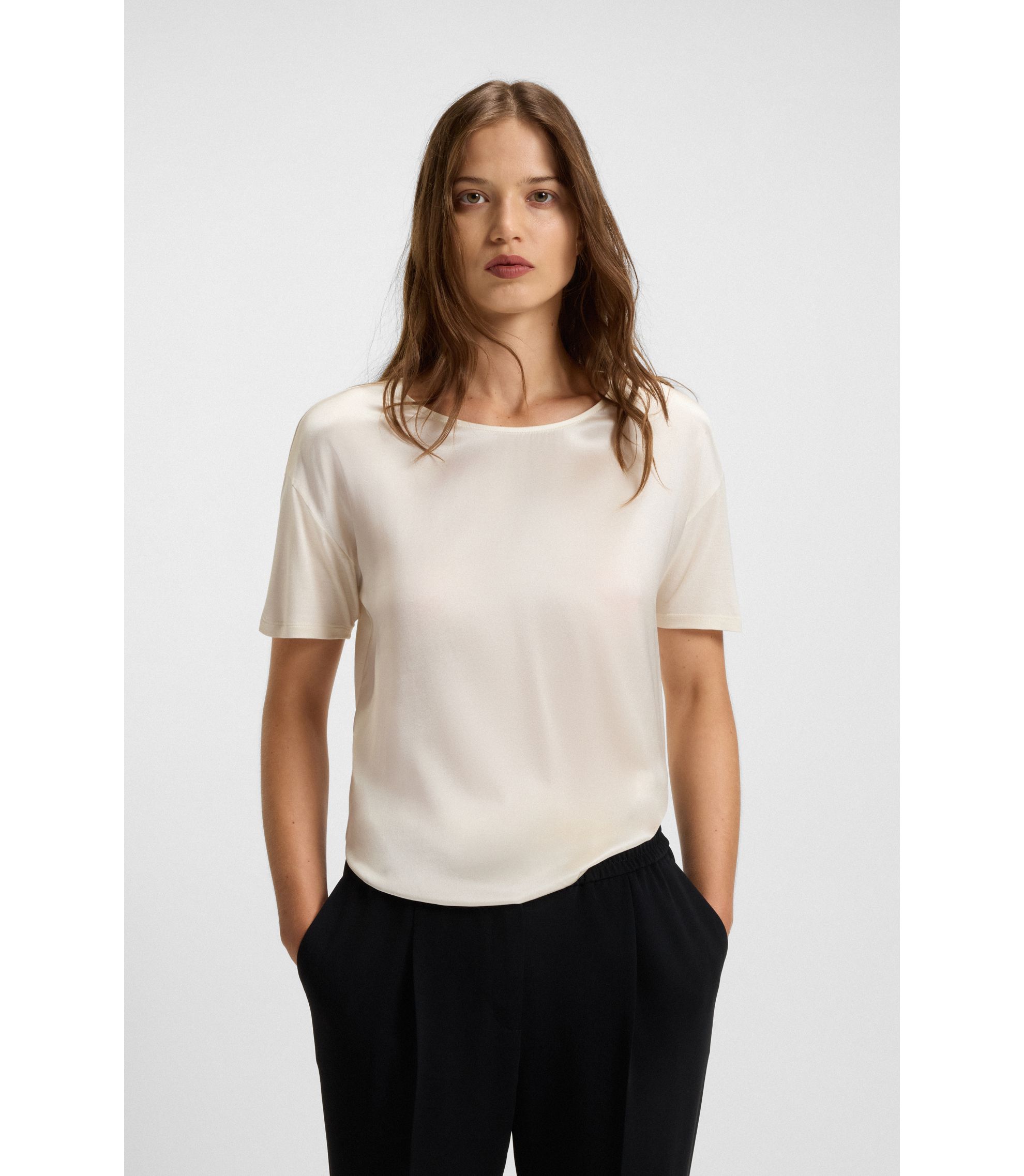 Regular-Fit T-Shirt mit Vorderseite aus Stretch-Seide