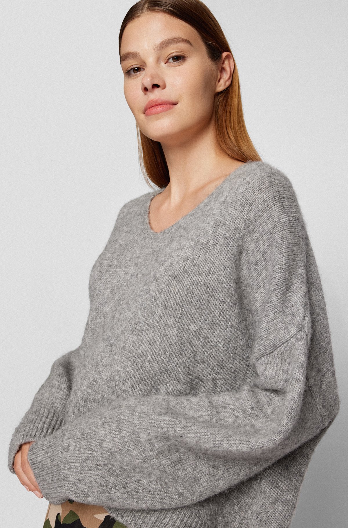 Relaxed-fit V-neck sweater with ribbed trims, Silver