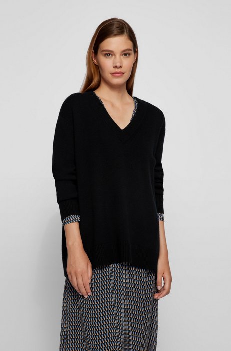Relaxed-fit V-neck sweater in pure cashmere, Black