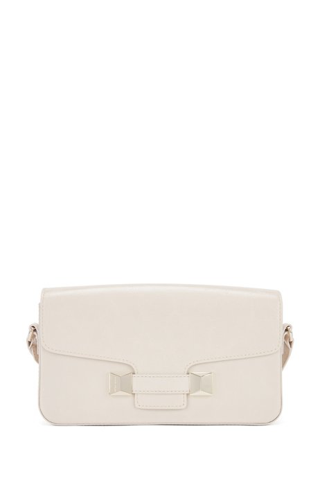 Baguette-style shoulder bag in leather with pyramid hardware, Light Beige
