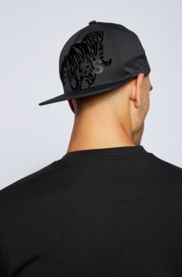 vasthouden accessoires Tragisch BOSS - Water-repellent cap with tiger artwork and rhinestone logo