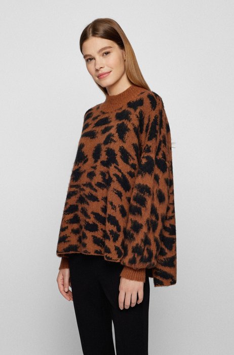 Dipped-hem relaxed-fit sweater with animal-pattern jacquard, Patterned