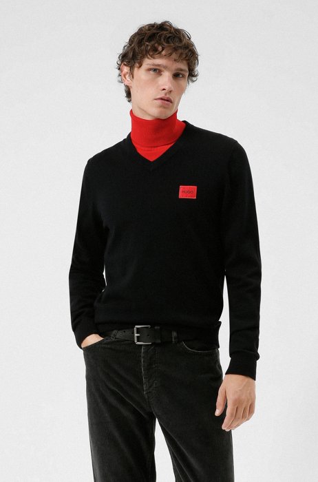 Pullover aus reiner Baumwolle mit V-Ausschnitt und rotem Logo-Label, Schwarz