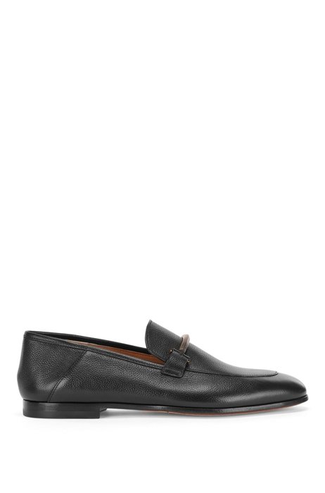 Loafers aus genarbtem italienischem Leder mit metallenem Logo-Detail, Schwarz