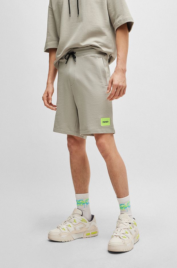 Shorts regular fit de felpa de algodón con etiqueta con logo, Gris claro