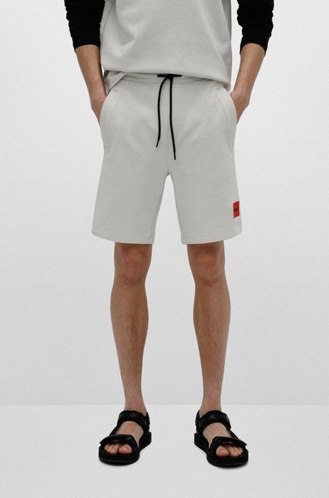 Shorts aus French-Terry-Baumwolle mit rotem Logo-Etikett, Hellbeige