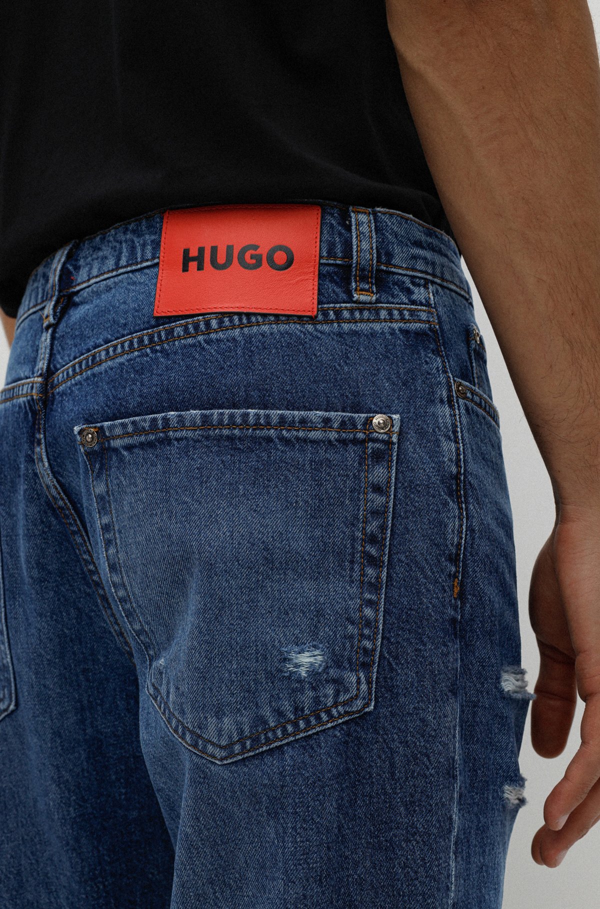 HUGO jeans in blue denim with distressed details