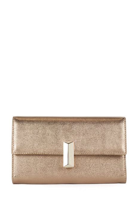 Clutch bag in gold-tone leather with signature hardware, Gold