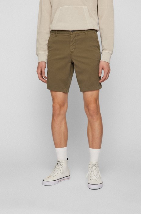 Shorts slim fit de sarga de algodón elástico, Verde