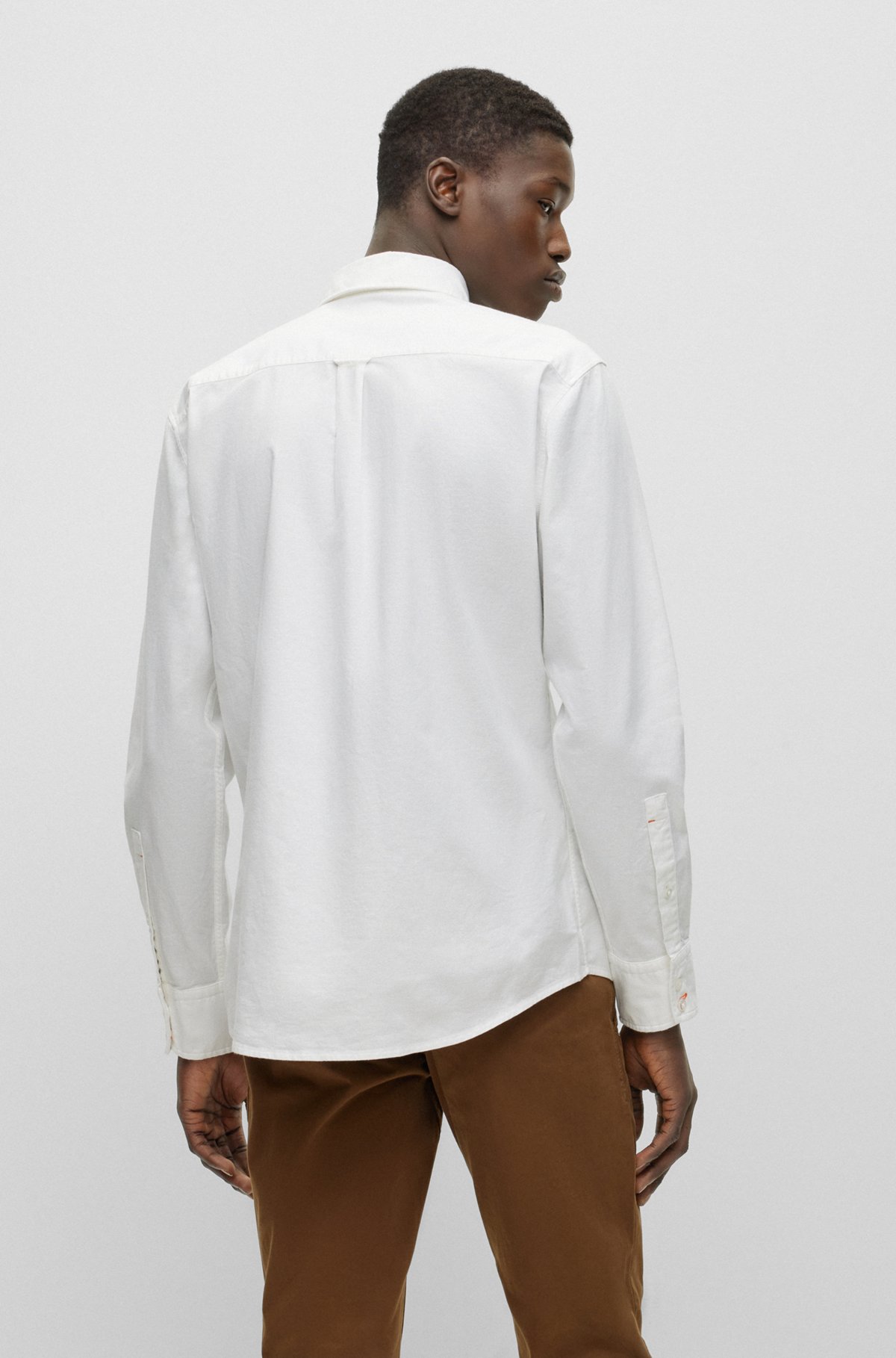 Slim-Fit Hemd aus elastischer Oxford-Baumwolle, Weiß
