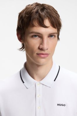Slim fit-pik&eacute;tr&ouml;ja i bomull med stretch och kontrasterande detaljer, Vit