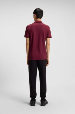 Slim fit-pik&eacute;tr&ouml;ja i bomull med stretch och kontrasterande detaljer, M&ouml;rkr&ouml;d