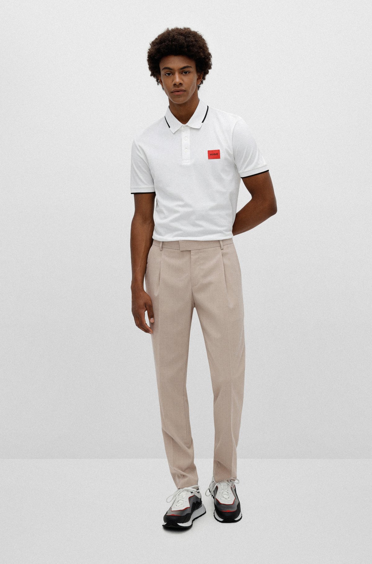 Polo Slim Fit en piqué de coton avec étiquette logo rouge, Blanc