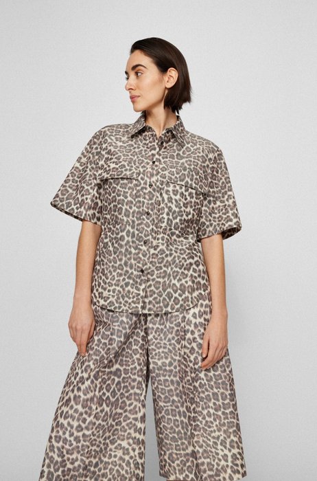 Short-sleeved blouse with leopard print, Patterned