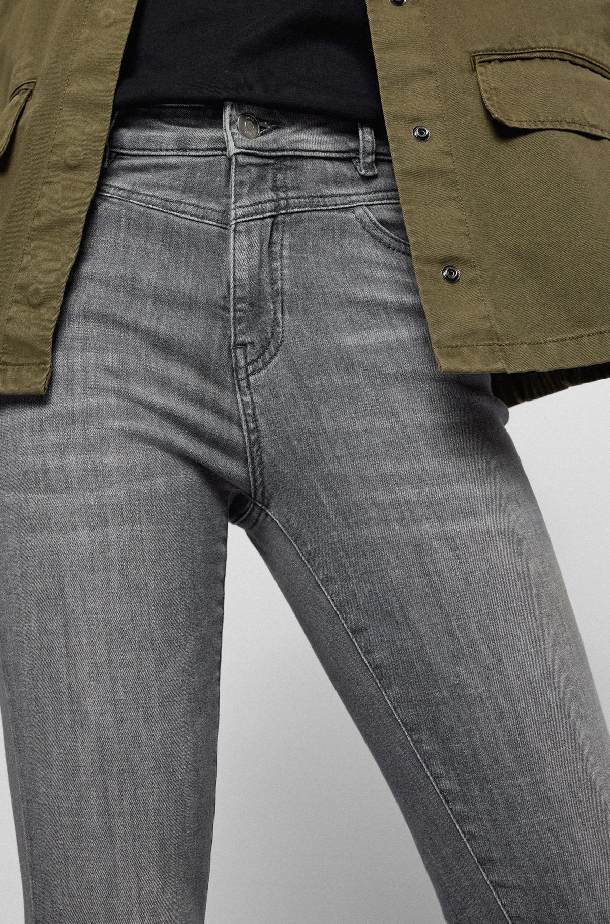 Hellgraue Skinny-Fit Jeans aus Super-Stretch-Denim, Grau